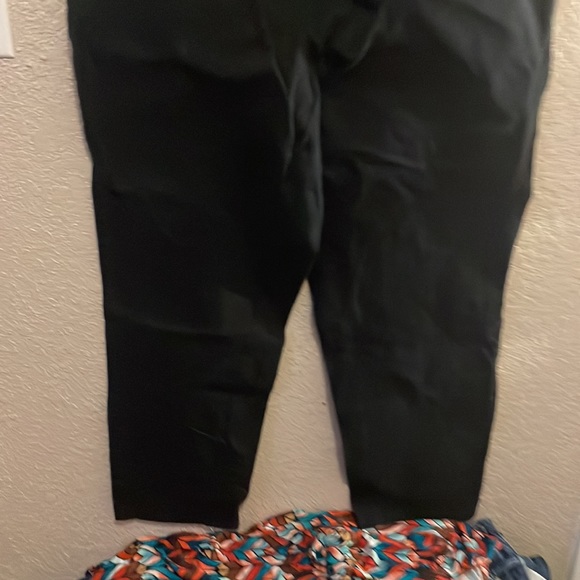 Black capris - Picture 3 of 3